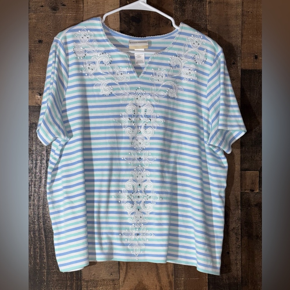 Women’s Sz 1x Alfred Dunner Blue and White Striped Embroidered V-Neck Top